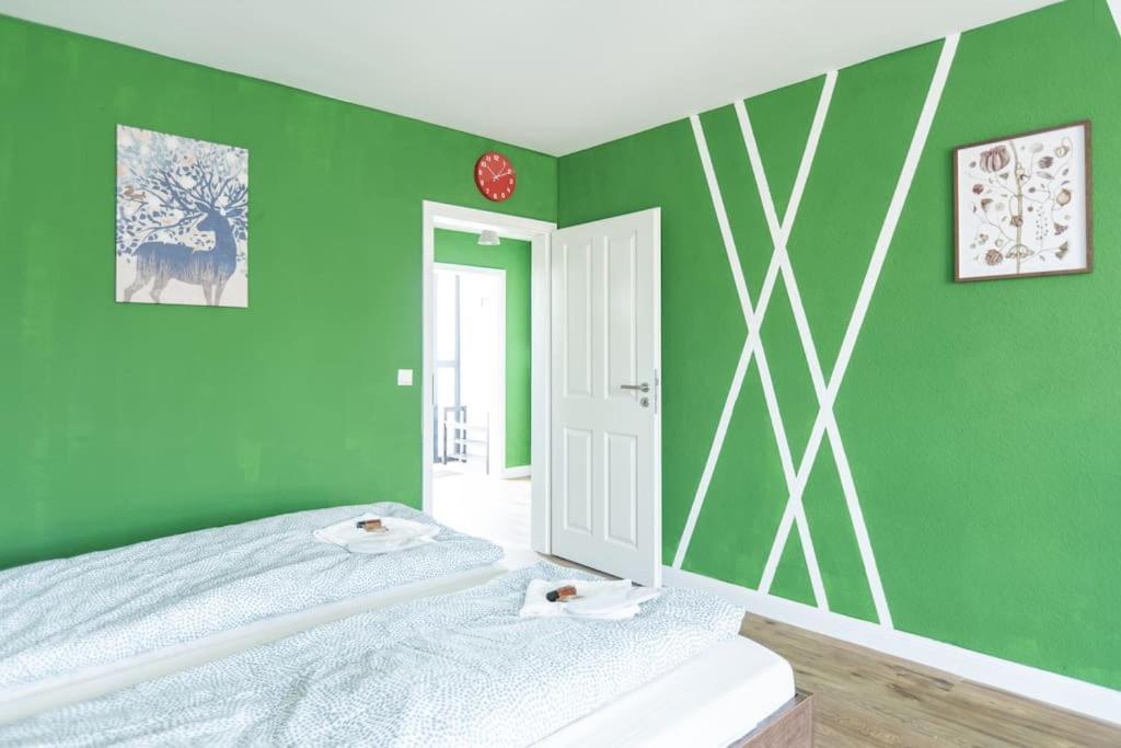Nature Inspiration Apartment With Balcony & Grill Bbq In Duisburg Mitte Central Station 10 Mins & Big Tv With Photo Lights Extérieur photo