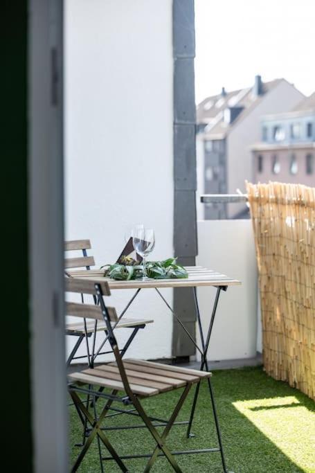 Nature Inspiration Apartment With Balcony & Grill Bbq In Duisburg Mitte Central Station 10 Mins & Big Tv With Photo Lights Extérieur photo