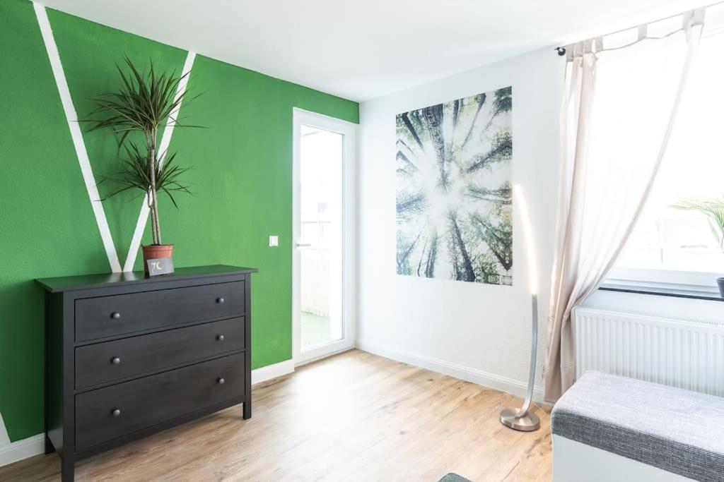 Nature Inspiration Apartment With Balcony & Grill Bbq In Duisburg Mitte Central Station 10 Mins & Big Tv With Photo Lights Extérieur photo