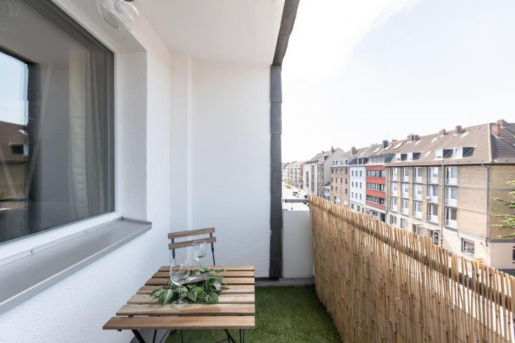 Nature Inspiration Apartment With Balcony & Grill Bbq In Duisburg Mitte Central Station 10 Mins & Big Tv With Photo Lights Extérieur photo