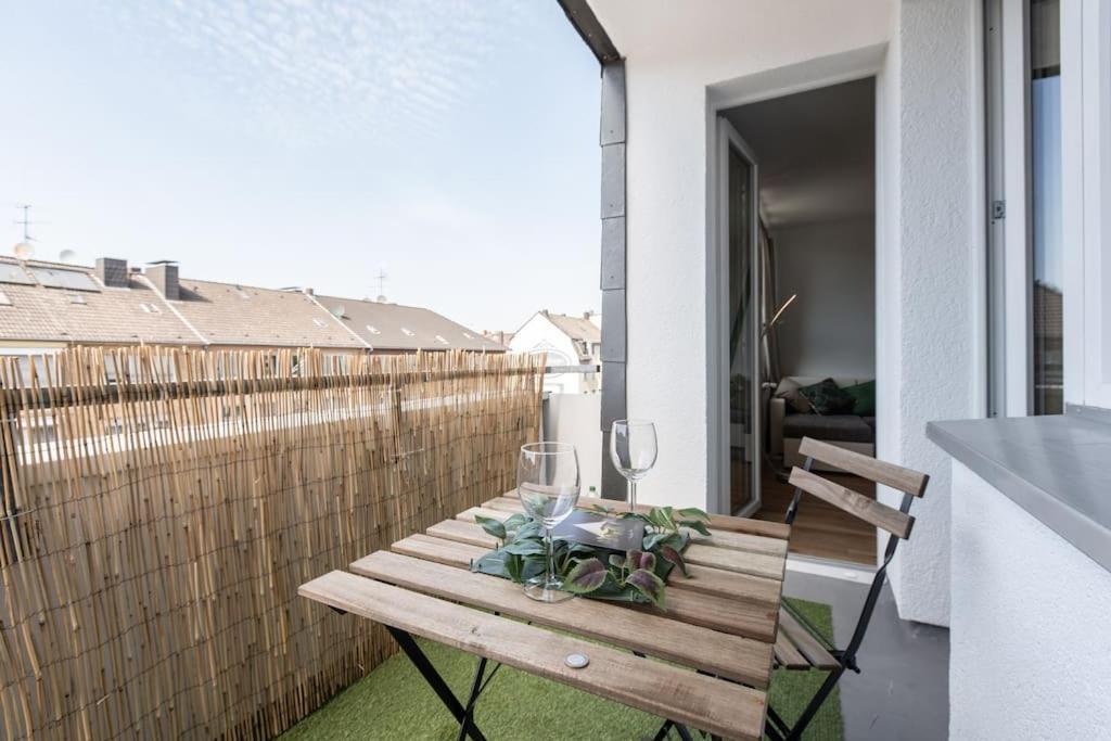 Nature Inspiration Apartment With Balcony & Grill Bbq In Duisburg Mitte Central Station 10 Mins & Big Tv With Photo Lights Extérieur photo